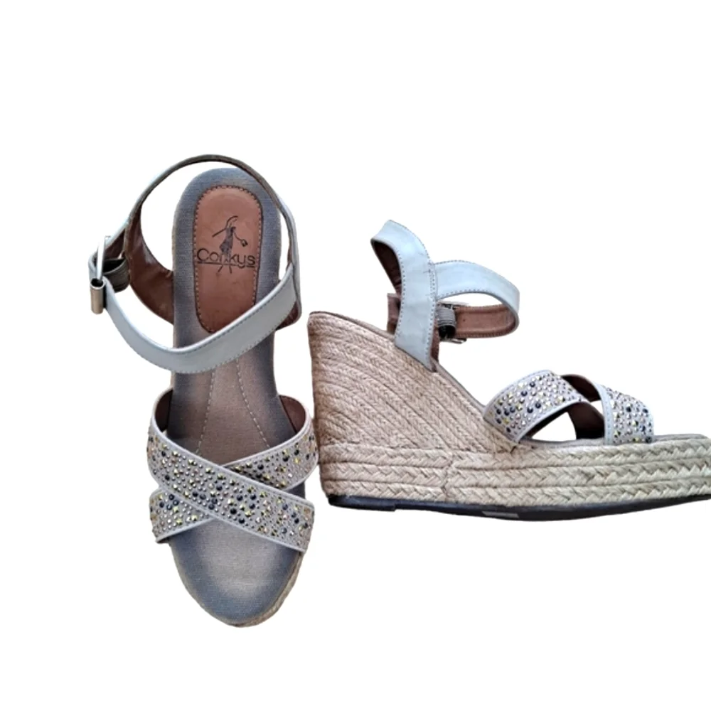 Corkys Tan Nude Beige Studded Wedge Espadrille Criss Cross Sandals sz9